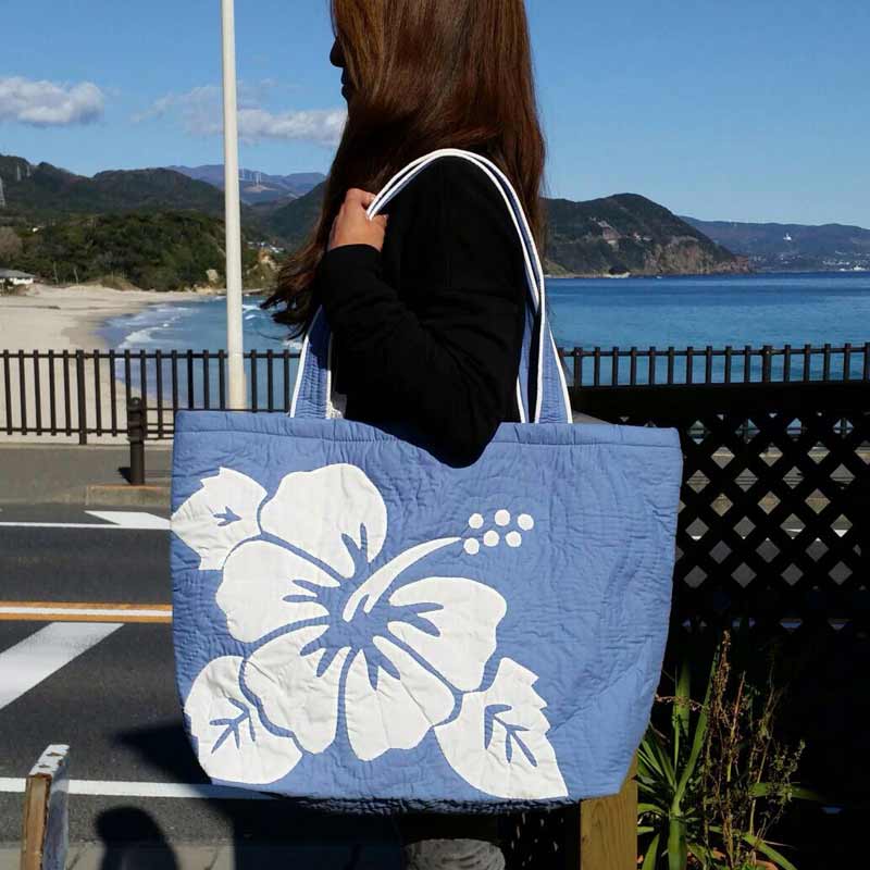 Hawaiianquiltハワイアンキルト ハイビスカス柄スクエアートートバッグ 大 ブルー レディースバッグ ハワイアンキルトバック フラバッグ  ハワイアン雑貨 青 花柄 ギフト プレゼント 母の日